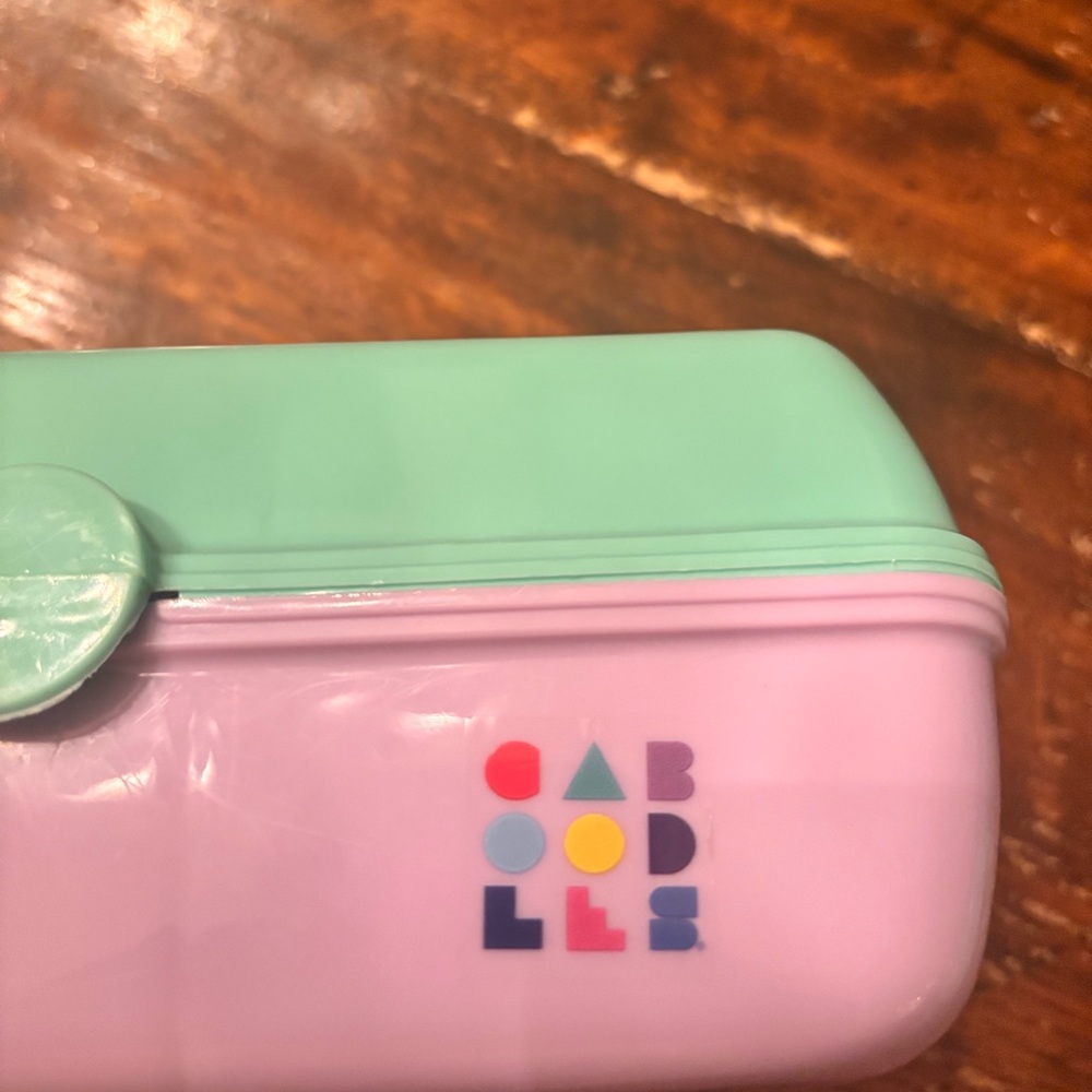 URBAN OUTFITTERS BEAUTY HOLDER